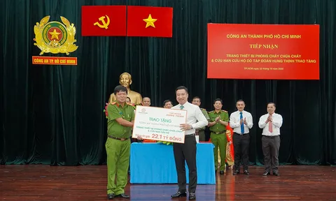 TẬP ĐOÀN HƯNG THỊNH TRAO TẶNG GÓI TRANG THIẾT BỊ PCCC VÀ CỨU NẠN, CỨU HỘ TRỊ GIÁ 22,1 TỶ ĐỒNG CHO CÔNG AN TP.HCM